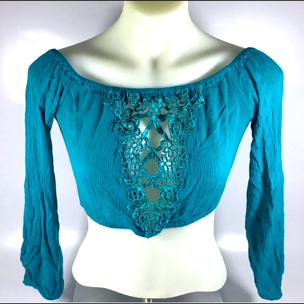 Tobi teal women’s 3/4 sleeve crop top with deep V lace neck, size S.